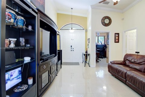 House in Miami, Florida 4 bedrooms, 165.55 sq.m. № 1881825 - photo 6