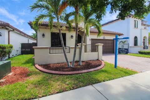 House in Miami, Florida 4 bedrooms, 165.55 sq.m. № 1881825 - photo 4