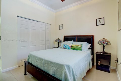 House in Miami, Florida 4 bedrooms, 165.55 sq.m. № 1881825 - photo 26