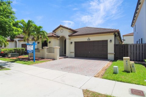 House in Miami, Florida 4 bedrooms, 165.55 sq.m. № 1881825 - photo 3