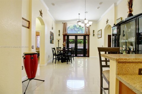 House in Miami, Florida 4 bedrooms, 165.55 sq.m. № 1881825 - photo 13