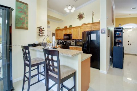 House in Miami, Florida 4 bedrooms, 165.55 sq.m. № 1881825 - photo 11