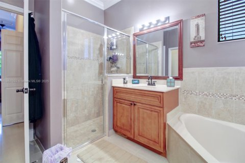 House in Miami, Florida 4 bedrooms, 165.55 sq.m. № 1881825 - photo 21
