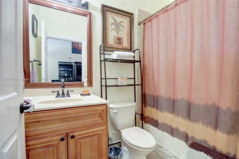 House in Miami, Florida 4 bedrooms, 165.55 sq.m. № 1881825 - photo 9