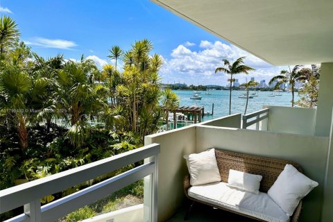 Condominio en alquiler en Miami Beach, Florida, 2 dormitorios, 98.66 m2 № 1647232 - foto 1