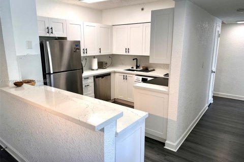 Condominio en alquiler en Miami Beach, Florida, 2 dormitorios, 98.66 m2 № 1647232 - foto 30