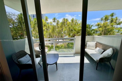 Condominio en alquiler en Miami Beach, Florida, 2 dormitorios, 98.66 m2 № 1647232 - foto 4