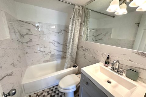 Condominio en alquiler en Miami Beach, Florida, 2 dormitorios, 98.66 m2 № 1647232 - foto 14