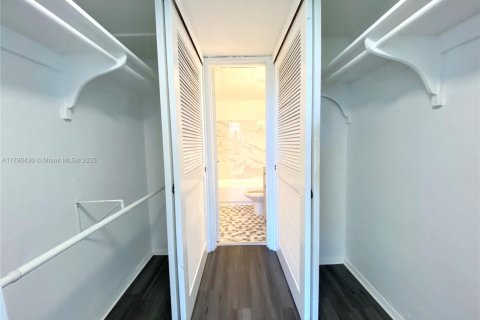 Condominio en alquiler en Miami Beach, Florida, 2 dormitorios, 98.66 m2 № 1647232 - foto 15