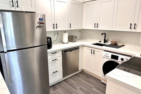 Condominio en alquiler en Miami Beach, Florida, 2 dormitorios, 98.66 m2 № 1647232 - foto 7