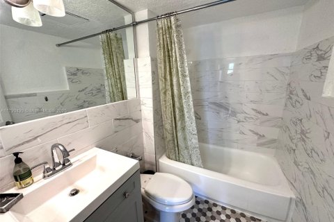 Condominio en alquiler en Miami Beach, Florida, 2 dormitorios, 98.66 m2 № 1647232 - foto 17