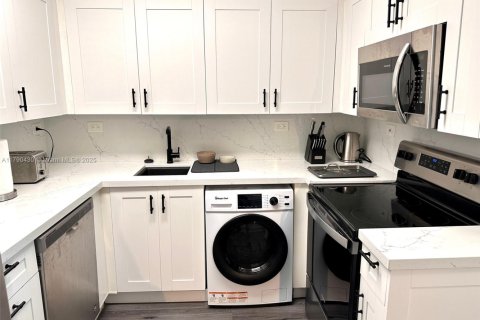Condominio en alquiler en Miami Beach, Florida, 2 dormitorios, 98.66 m2 № 1647232 - foto 8