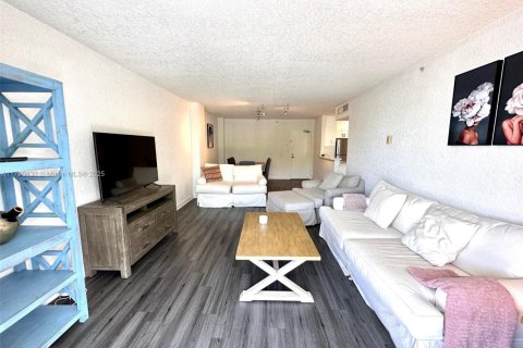 Condominio en alquiler en Miami Beach, Florida, 2 dormitorios, 98.66 m2 № 1647232 - foto 6