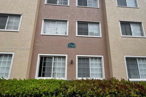 Купить кондоминиум в Мирамар, Флорида 2 спальни, 100.33м2, № 2032882 - фото 2