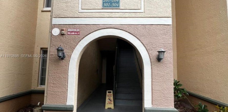 Кондоминиум с 2 спальнями в Мирамар, Флорида № 2032882