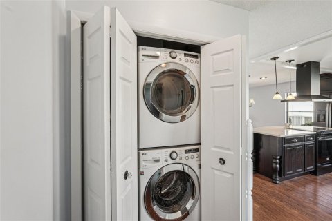 Condo in Sarasota, Florida, 2 bedrooms  № 1759740 - photo 16