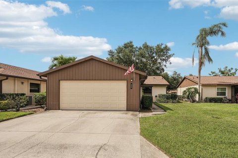 Condo in Sarasota, Florida, 2 bedrooms  № 1759740 - photo 1