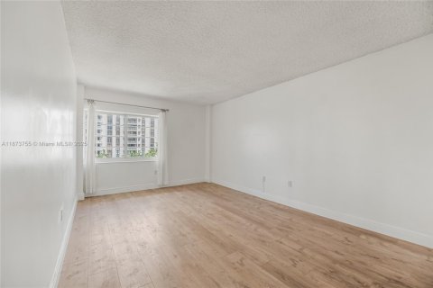 Copropriété à vendre à Miami Shores, Floride: 1 chambre, 82.78 m2 № 2016277 - photo 25