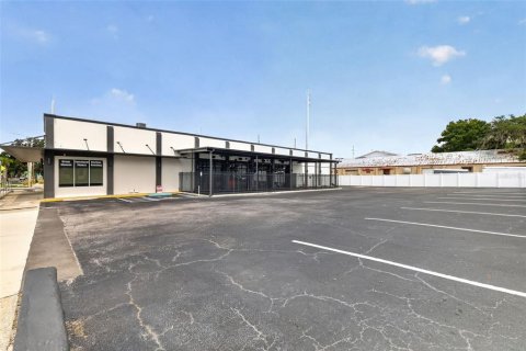 Immobilier commercial à louer à Eustis, Floride: 602.01 m2 № 2413829 - photo 4