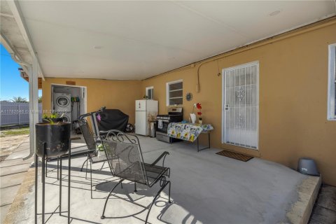 Villa ou maison à vendre à Miami Gardens, Floride: 3 chambres, 100.33 m2 № 1940042 - photo 12
