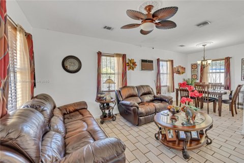 Villa ou maison à vendre à Miami Gardens, Floride: 3 chambres, 100.33 m2 № 1940042 - photo 11
