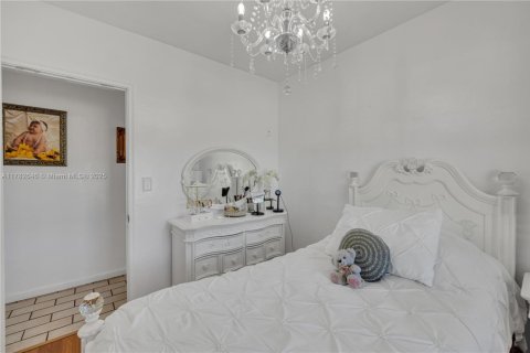 Casa en venta en Miami Gardens, Florida, 3 dormitorios, 100.33 m2 № 1940042 - foto 8