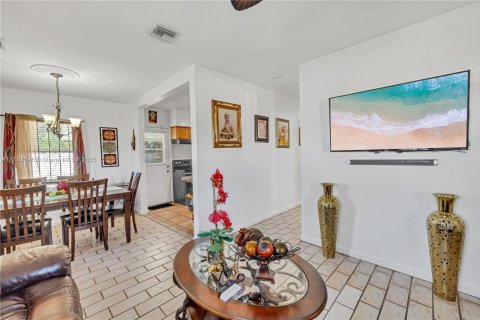 Casa en venta en Miami Gardens, Florida, 3 dormitorios, 100.33 m2 № 1940042 - foto 10