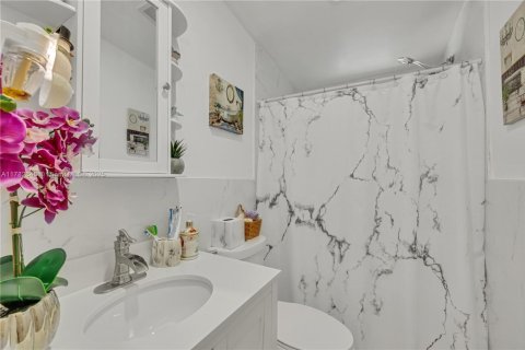 Casa en venta en Miami Gardens, Florida, 3 dormitorios, 100.33 m2 № 1940042 - foto 5