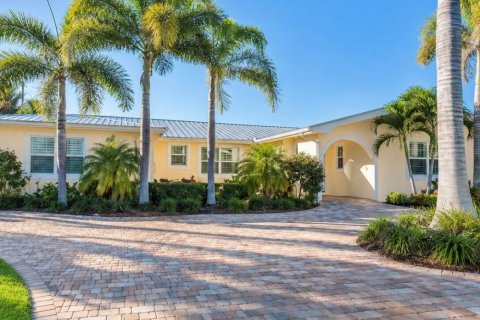 Commercial property in Stuart, Florida № 2250039