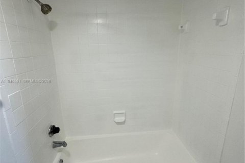 Copropriété à vendre à Sunrise, Floride: 2 chambres, 91.6 m2 № 2002146 - photo 13