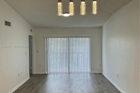 Copropriété à vendre à Sunrise, Floride: 2 chambres, 91.6 m2 № 2002146 - photo 2