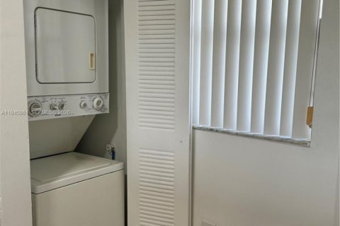 Copropriété à vendre à Sunrise, Floride: 2 chambres, 91.6 m2 № 2002146 - photo 9