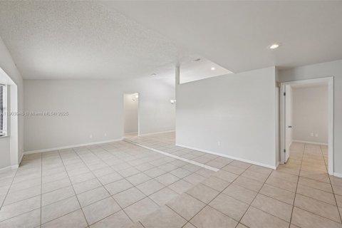 Villa ou maison à vendre à Port St. Lucie, Floride: 3 chambres, 163.69 m2 № 1965589 - photo 15