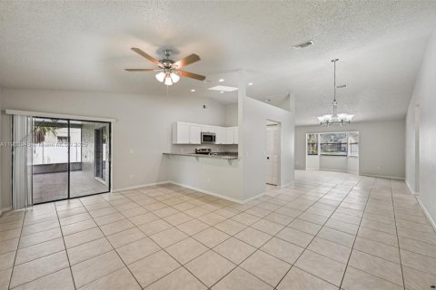 Villa ou maison à vendre à Port St. Lucie, Floride: 3 chambres, 163.69 m2 № 1965589 - photo 6