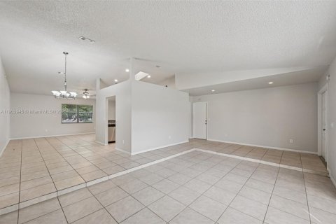 Villa ou maison à vendre à Port St. Lucie, Floride: 3 chambres, 163.69 m2 № 1965589 - photo 13