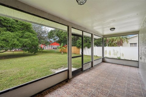 Villa ou maison à vendre à Port St. Lucie, Floride: 3 chambres, 163.69 m2 № 1965589 - photo 27