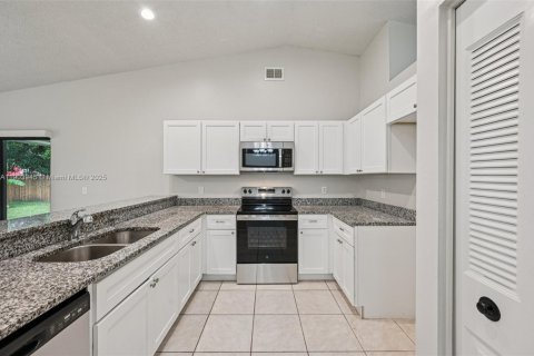 Villa ou maison à vendre à Port St. Lucie, Floride: 3 chambres, 163.69 m2 № 1965589 - photo 7