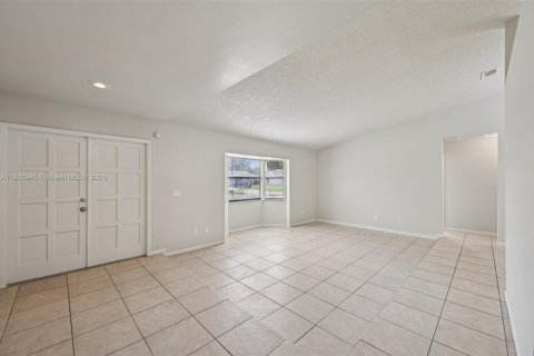 Villa ou maison à vendre à Port St. Lucie, Floride: 3 chambres, 163.69 m2 № 1965589 - photo 11