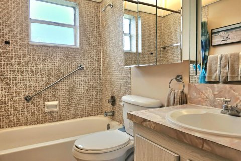 Condo in Delray Beach, Florida, 2 bedrooms № 2250606 - photo 13