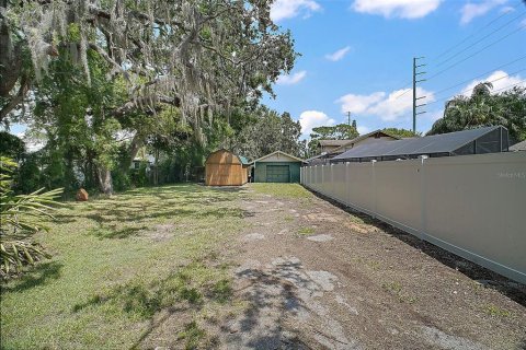 House in Eustis, Florida 5 bedrooms, 240.15 sq.m. № 1846726 - photo 20