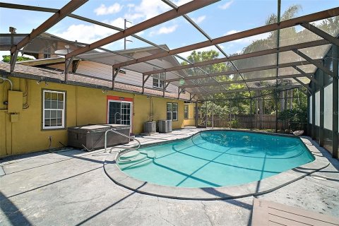 House in Eustis, Florida 5 bedrooms, 240.15 sq.m. № 1846726 - photo 16