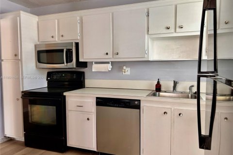 Condo in Hollywood, Florida, 2 bedrooms № 2030950 - photo 6