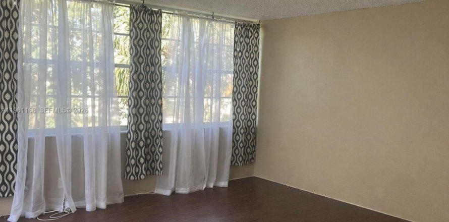 Condo in Hollywood, Florida, 2 bedrooms № 2030950