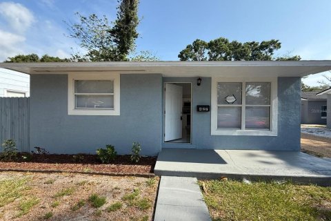 Villa ou maison à Saint Petersburg, Floride 4 chambres, 148.09 m2 № 2149981