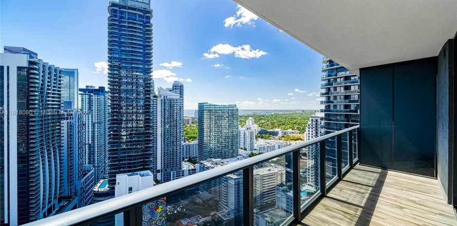 Кондоминиум с 3 спальнями в Майами, Флорида № 2013910