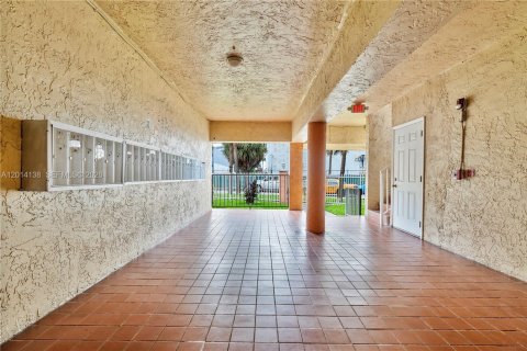 Immobilier commercial à vendre à Miami, Floride: 2406.08 m2 № 2076218 - photo 27