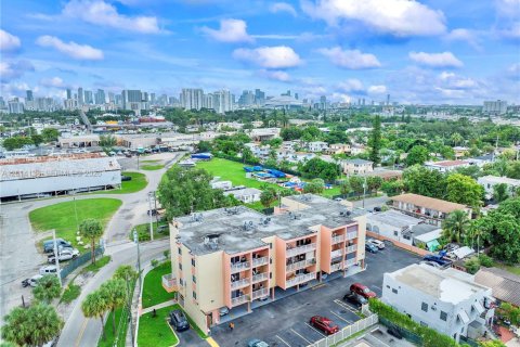 Immobilier commercial à vendre à Miami, Floride: 2406.08 m2 № 2076218 - photo 21