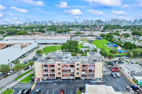Immobilier commercial à vendre à Miami, Floride: 2406.08 m2 № 2076218 - photo 11