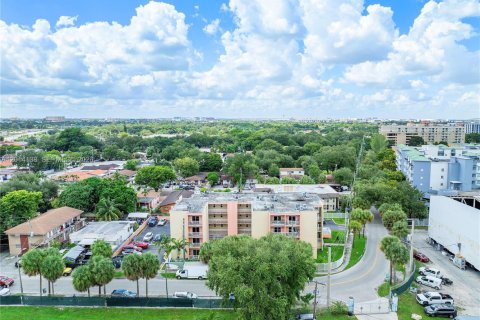 Immobilier commercial à vendre à Miami, Floride: 2406.08 m2 № 2076218 - photo 17