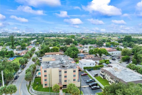 Immobilier commercial à vendre à Miami, Floride: 2406.08 m2 № 2076218 - photo 14